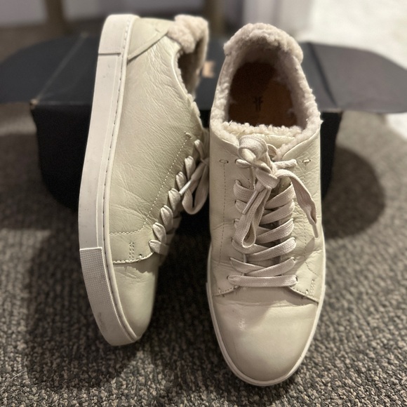 Like New w/ Box Frye Ivy Shearling Low Lace Sneaker Size 9.5M / 11W - Picture 4 of 5